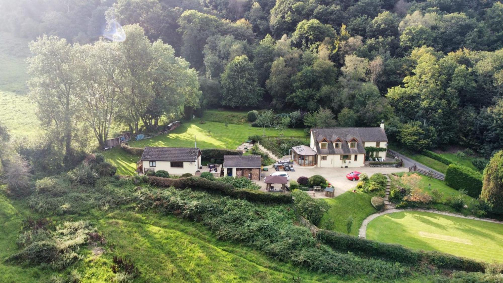 Ty Twt - Complete * Llandysul